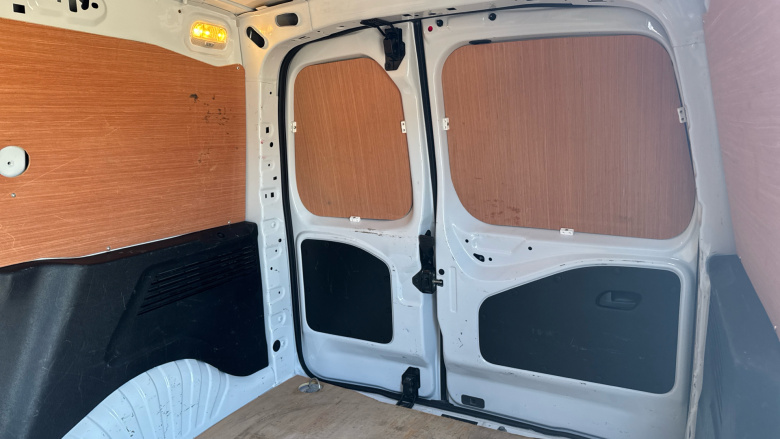 Peugeot Partner Standard Diesel 1.5 BlueHDi 100 Professional Van